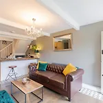 Mischa Cottage